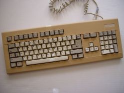 Heavily yellowed US layout keyboard