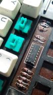 The sole IC whose date code is visible (9349)