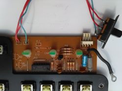 Connector; also visible is what appears to be a 555 timer dated 9104 (4th week 1991)