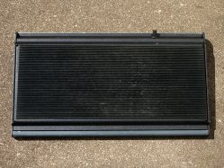 Bottom, with large rubber non-slip mat