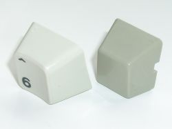 Front view of same. The two-piece design allowed keycap legends to be easily rearranged (e.g. for alternate key layouts) and reduced the cost of keyboards with custom legends.