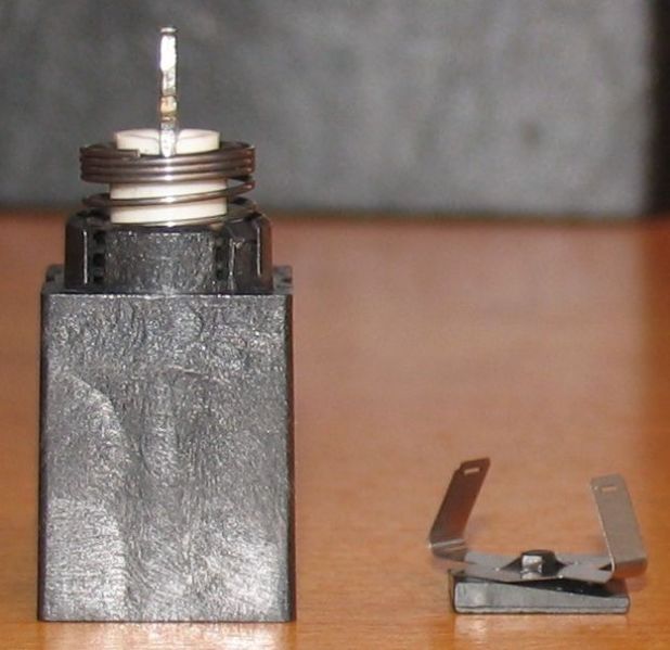 File:Beamspring-side.jpeg