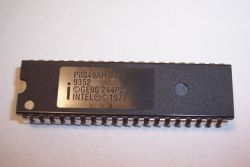 Intel P8049AH keyboard controller chip