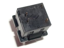 Base with SMK branding and additional terminals for the lamp