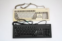 Commodore CDTV vs Amiga 4000 keyboard