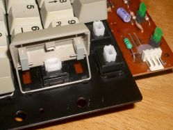 Wire-stabilised key