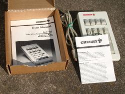 Box contents: keyboard, manual, and product leaflet