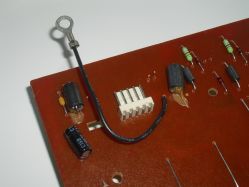 Cable connector and earthing wire