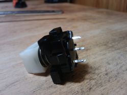 Cross reed, side view of switch.