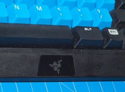 The logo is illuminated/pulsing when the KB plugged in