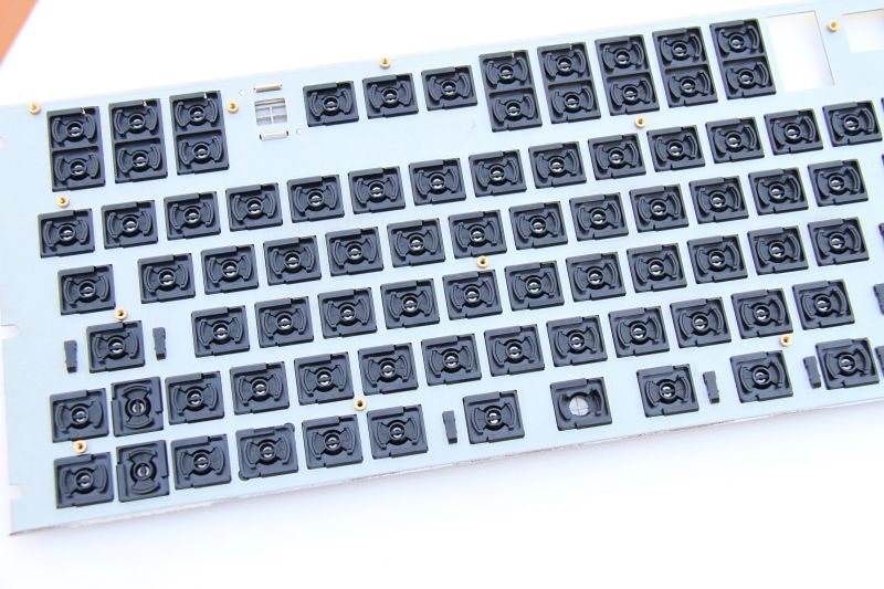 File:Topre Short Throw - Mounting Plate Underside.jpg